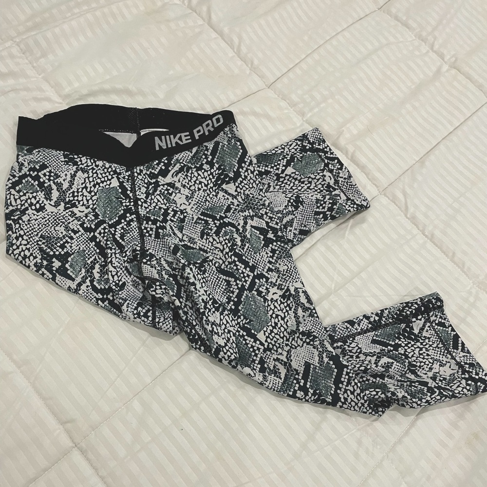 Nike Pro cropped leggings